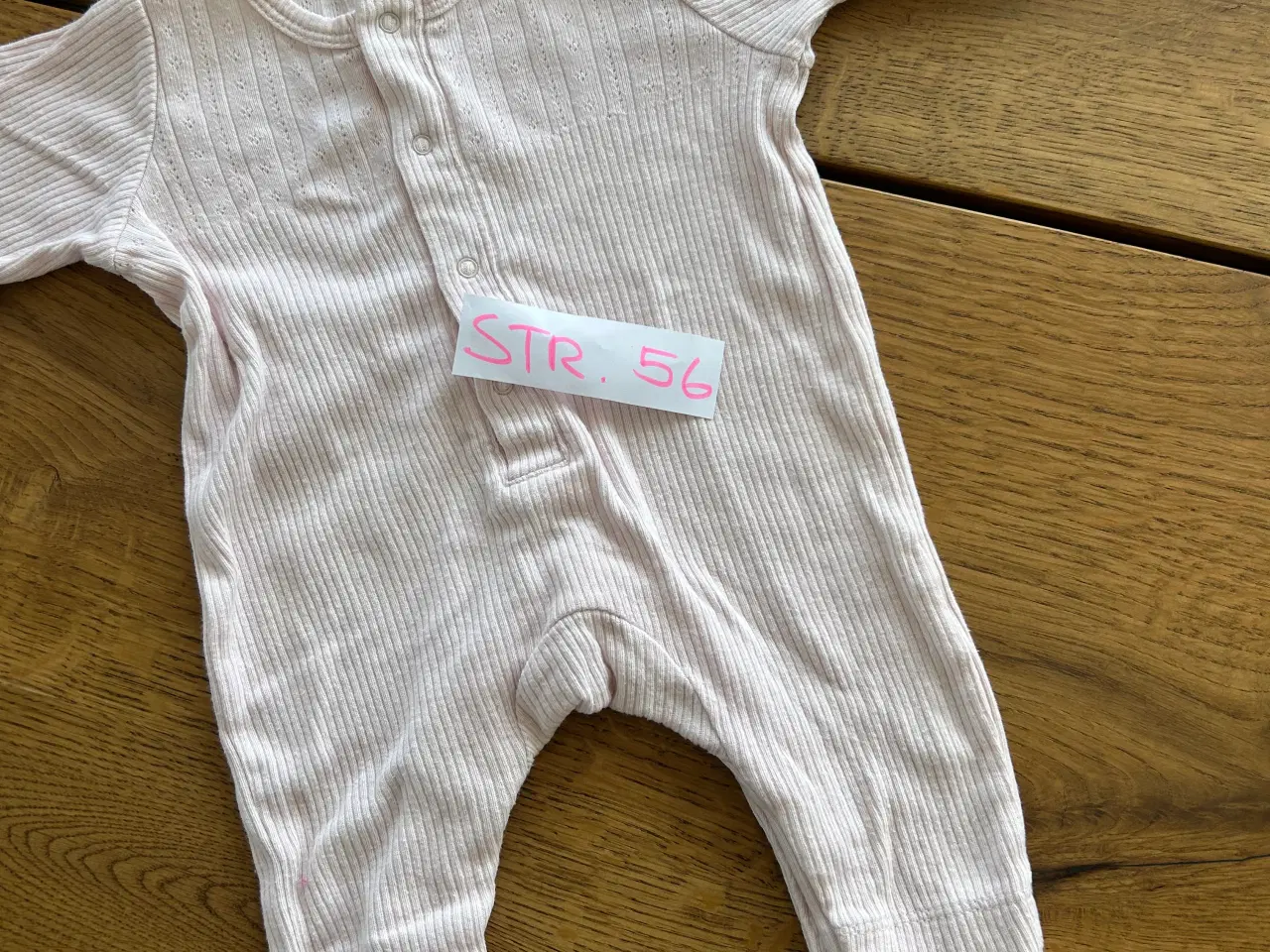 Billede 19 - Babytøj til pige str 56
