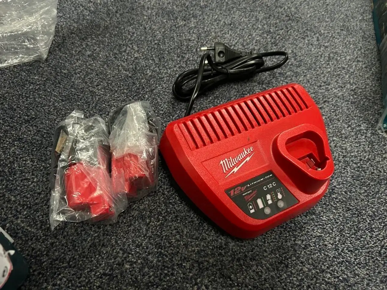 Billede 1 - MILWAUKEE Lader + batterier