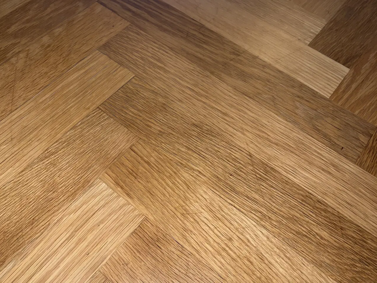 Billede 3 - Spisebord træ sildeben