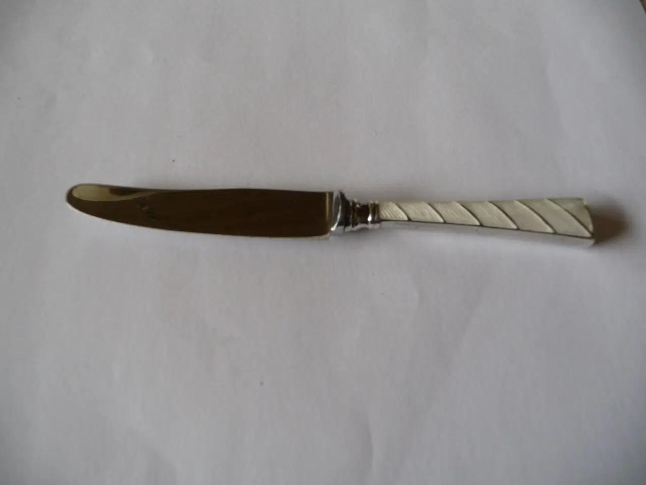 Billede 1 - sølv frugtkniv med emalje