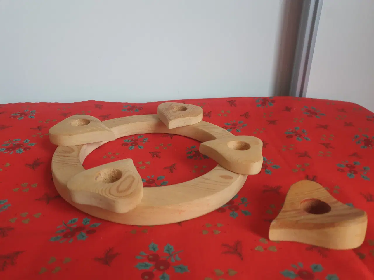 Billede 7 - Træ-Hjerter, til pynt og som lysestager.