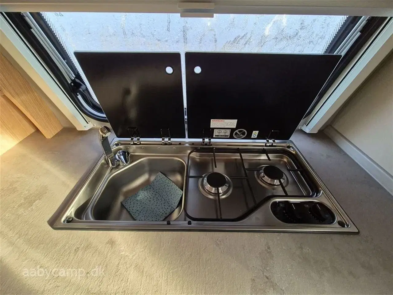 Billede 9 - 2025 - Tabbert T@b 320 RS   kompressor køleskab. forberedt til cykelstativ bag på. 1000 Kg total.