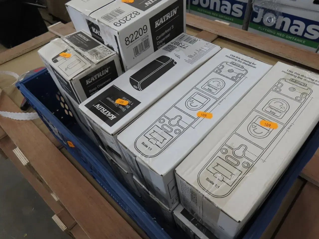 Billede 2 - Kasse med nye dispencere - KATRIN