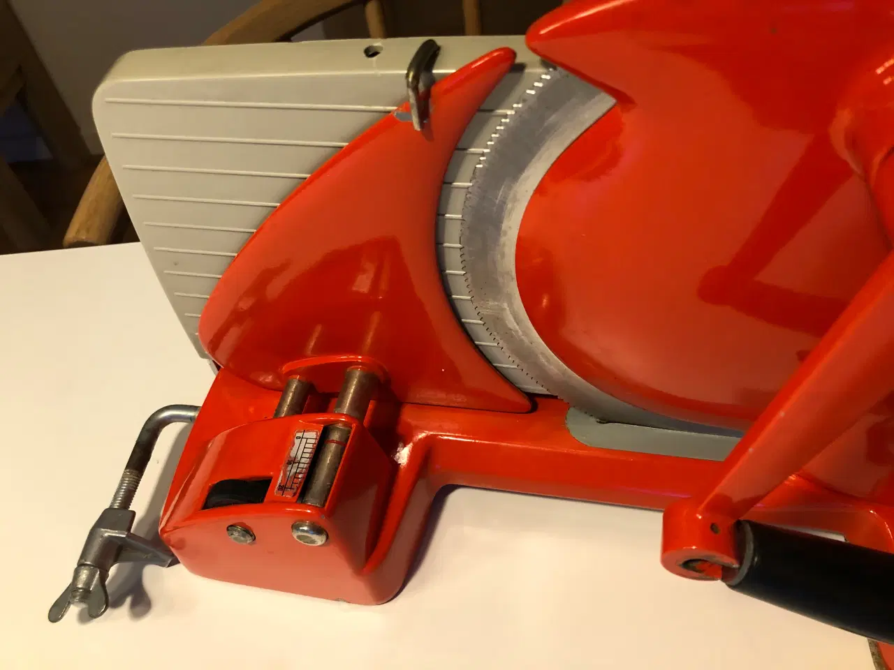 Billede 3 - EVA Brødskærer i rød med grå side