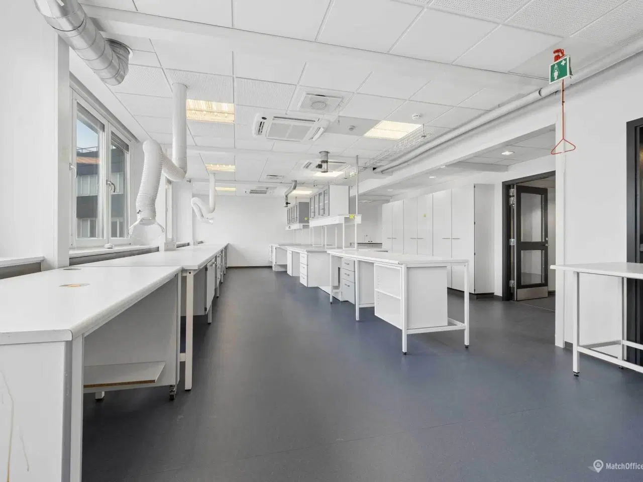 Billede 16 - Moderne og lyst laboratorium med kontor tæt på metro