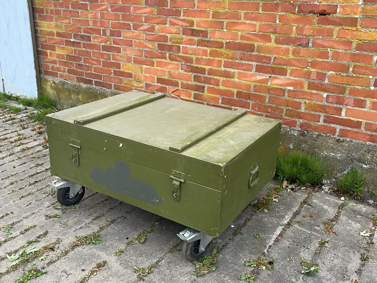 Billede 4 - Gl.militær kasser. Som brug til havebord/barskab