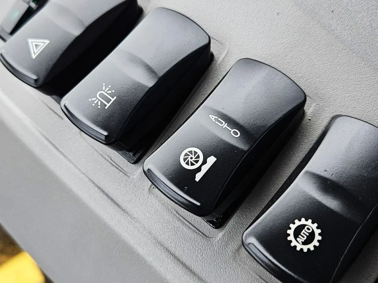 Billede 18 - New Holland B115D / FABRIKSNY - 2025 / teleskoparm / multifunktionsskovl