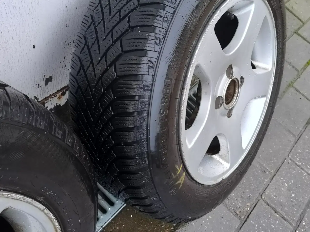 Billede 4 - Vinterdæk med fælger 195/65R 15 ET40 Næsten ny dæk