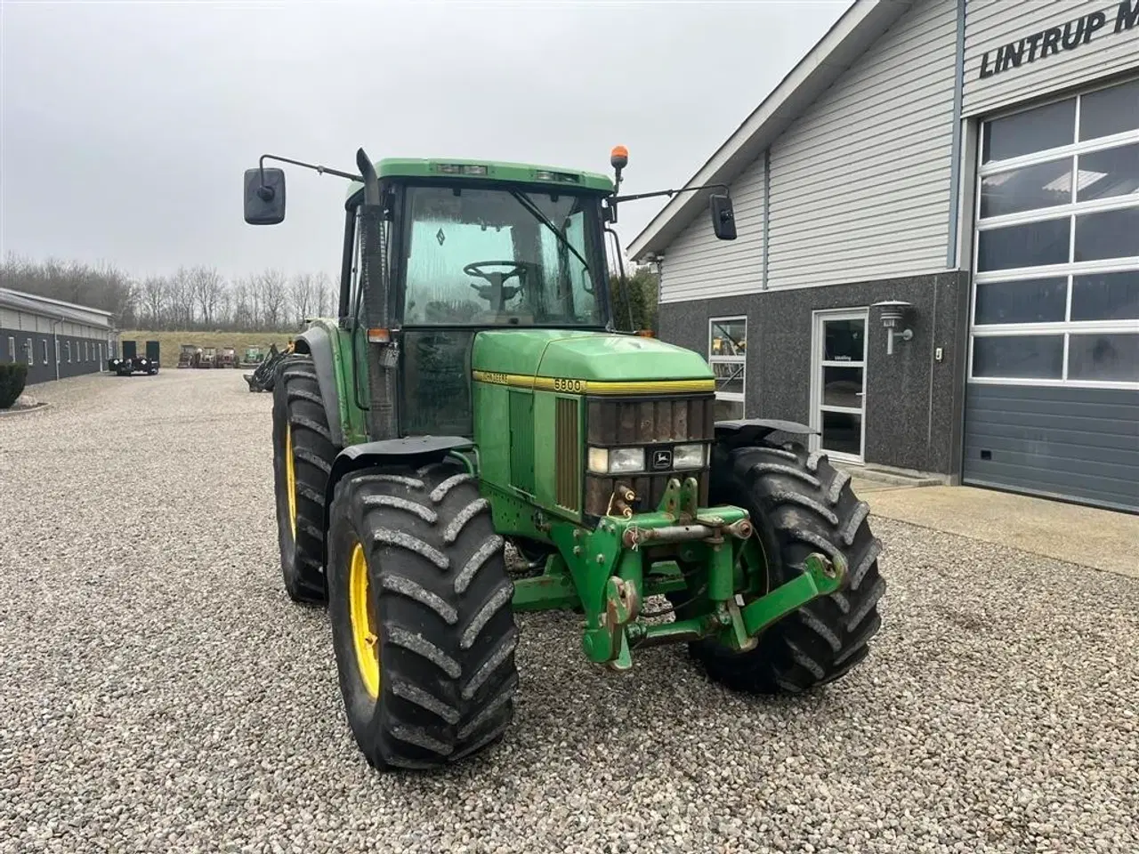 Billede 16 - John Deere 6800 Med frontlift.