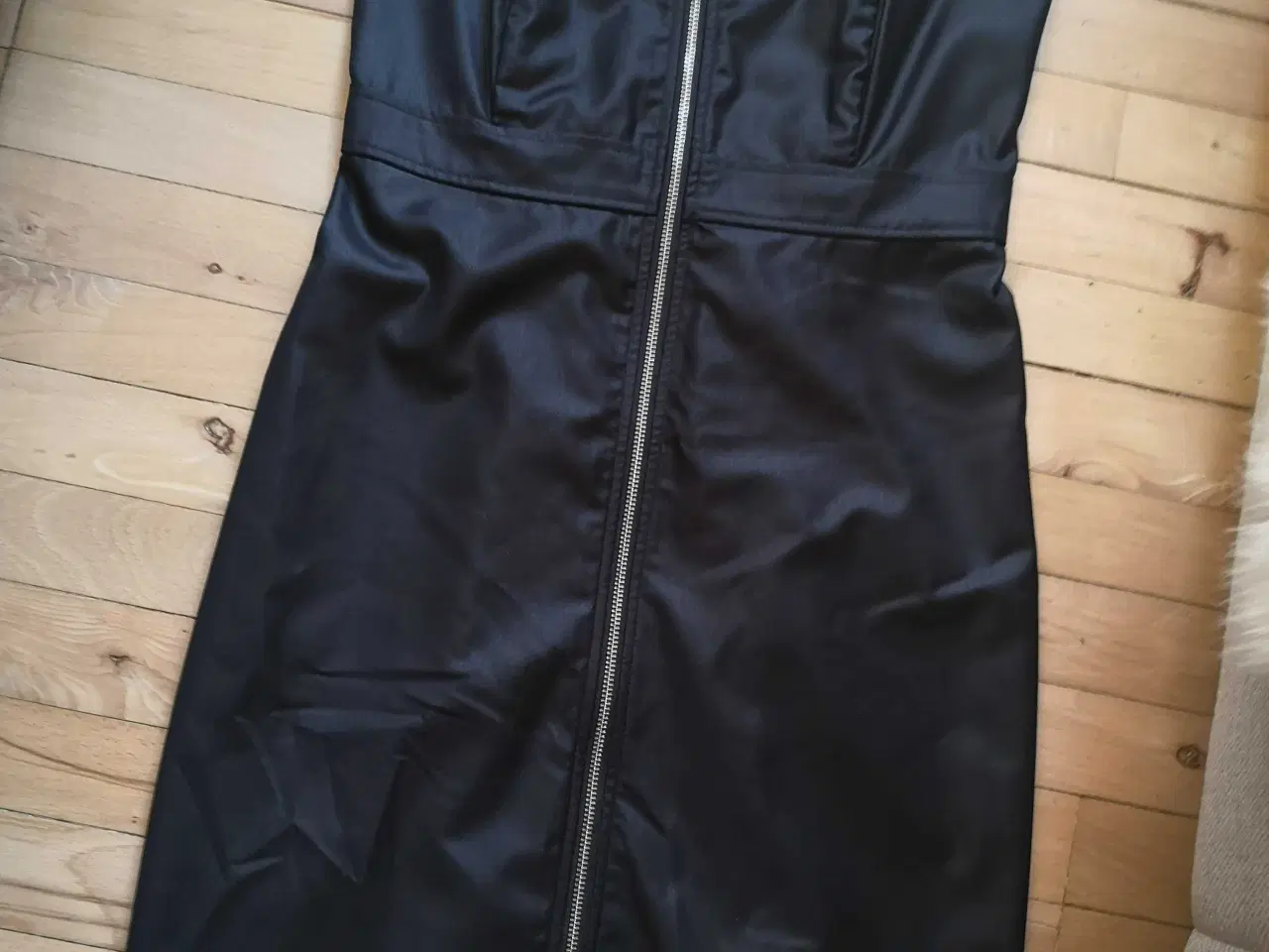 Billede 1 - Stropløs kjole 