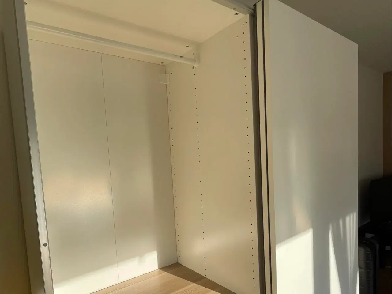 Billede 1 - Klædeskab - Ikea