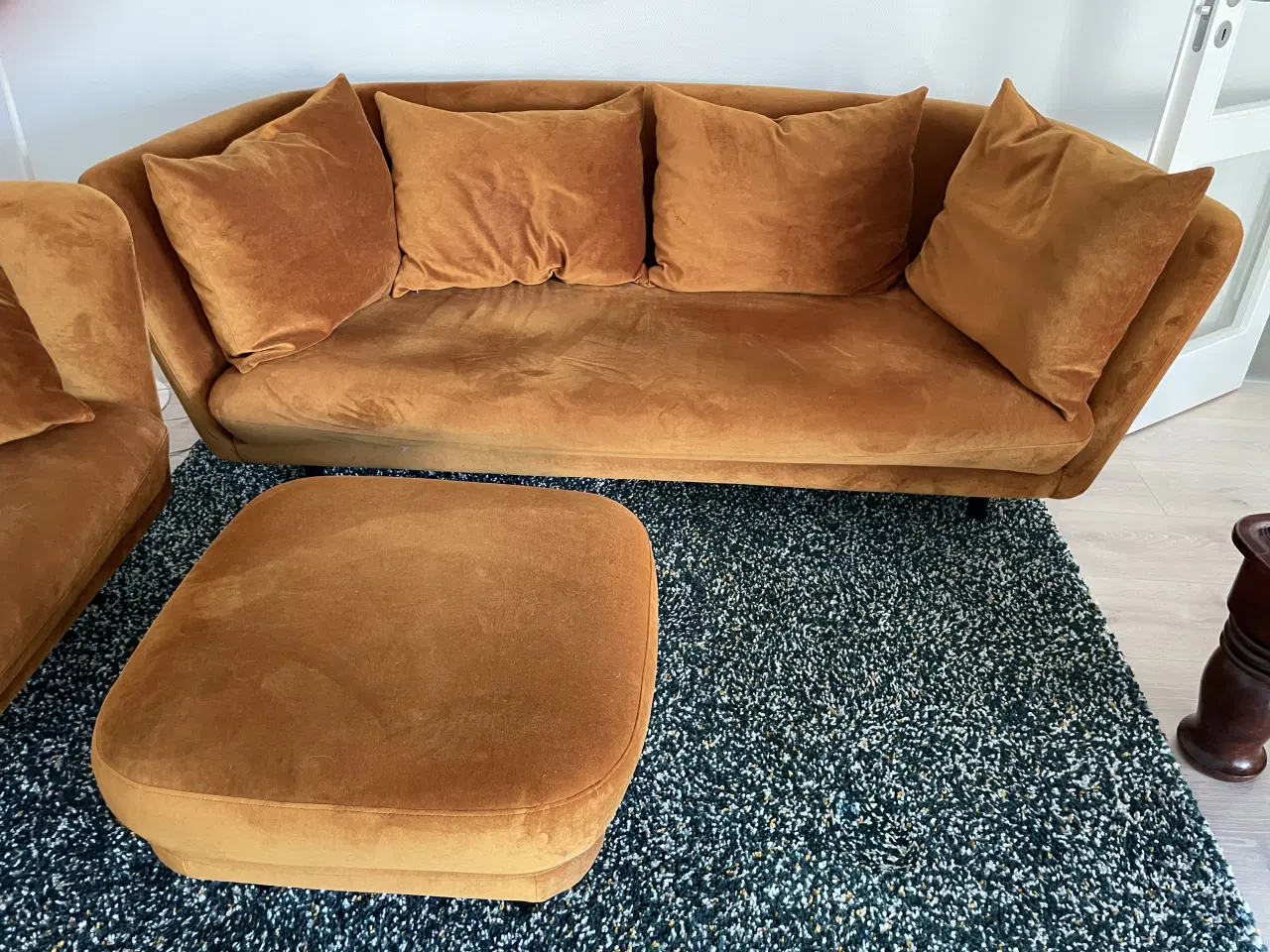 Billede 2 - To sofaer samt puf