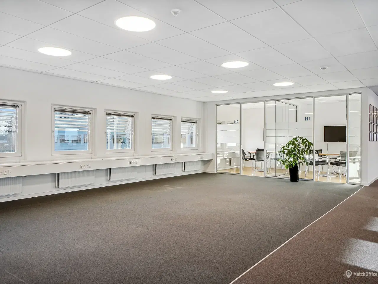 Billede 11 - Lyse og indbydende kontorlokaler med lyse trægulve