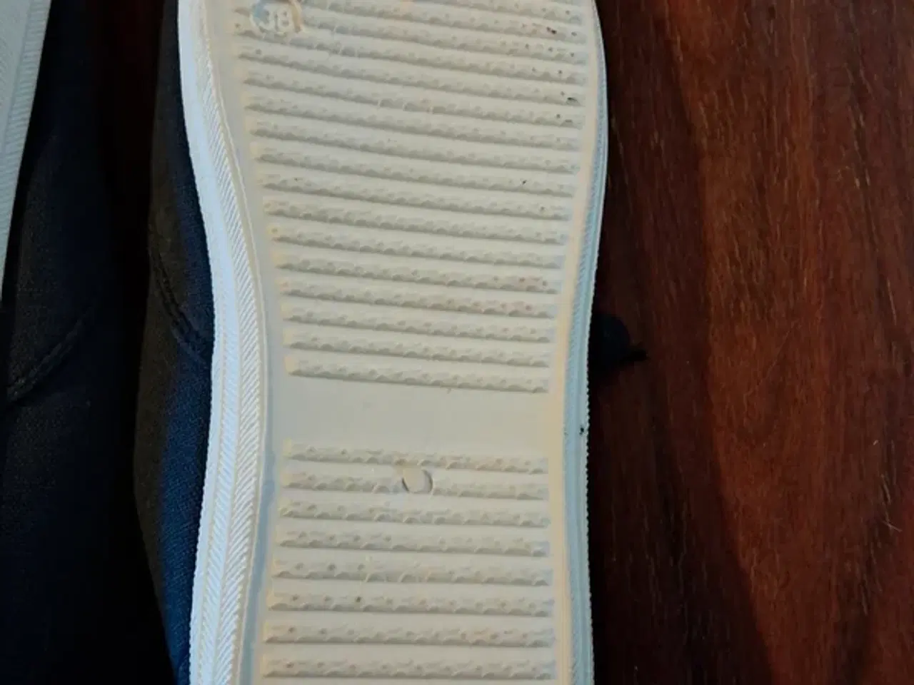 Billede 7 - Mørkeblå canvas-sneakers fra Coop – str. 38