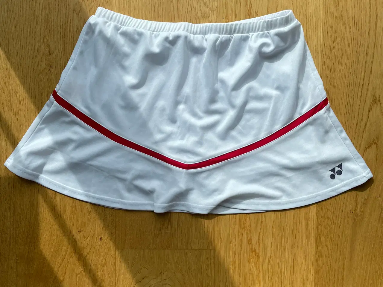 Billede 1 - Yonex nederdel hvid