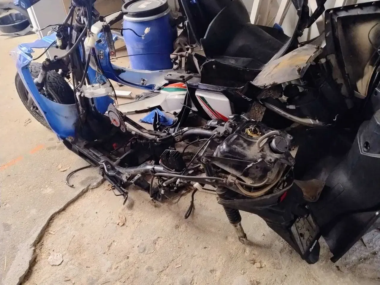 Billede 4 - Motor med alle dele