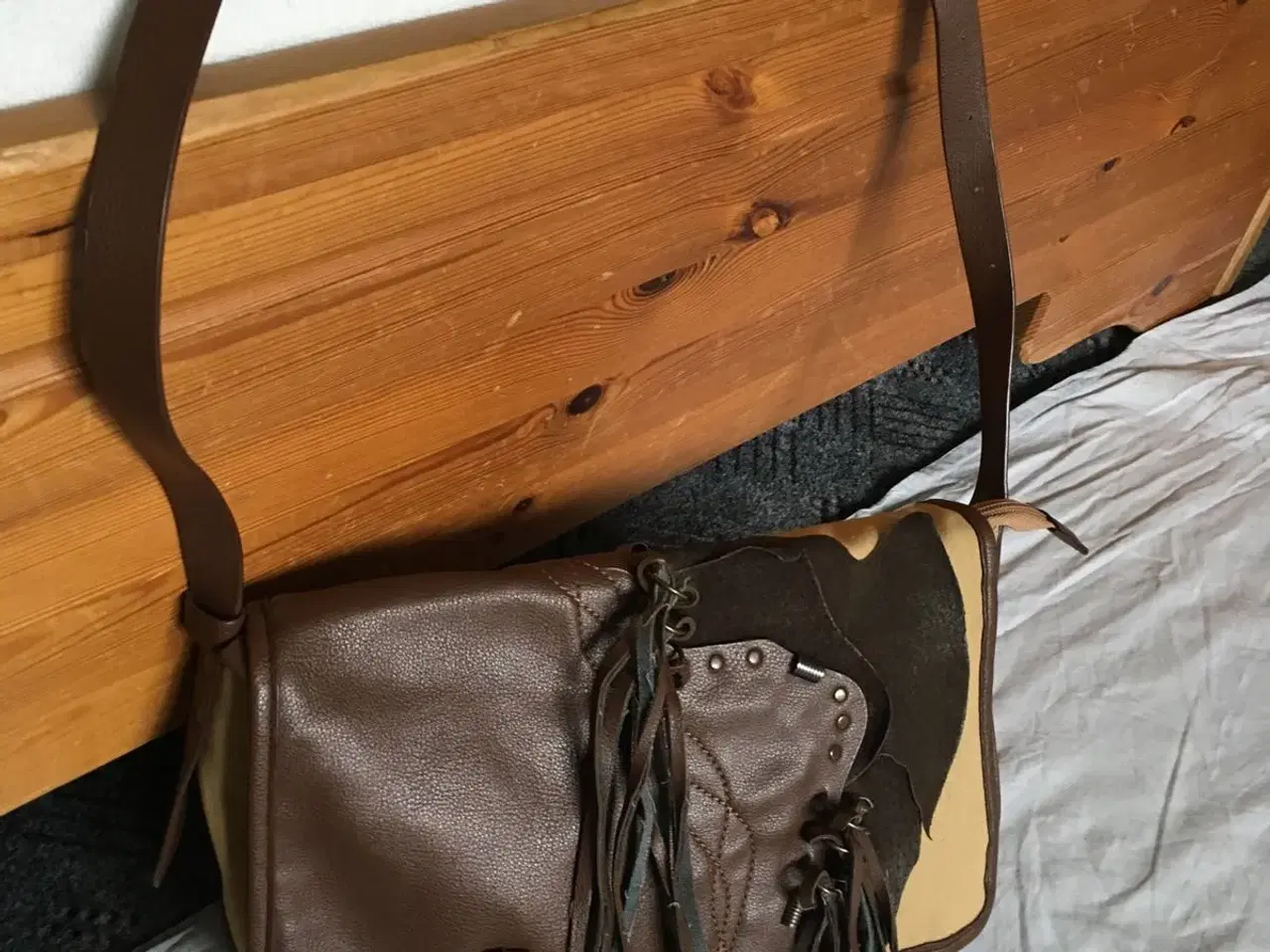 Billede 1 - Beige og brunfarvet taske