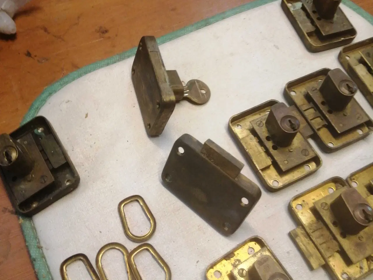 Billede 4 - Skabslåse til overfalsede låger 