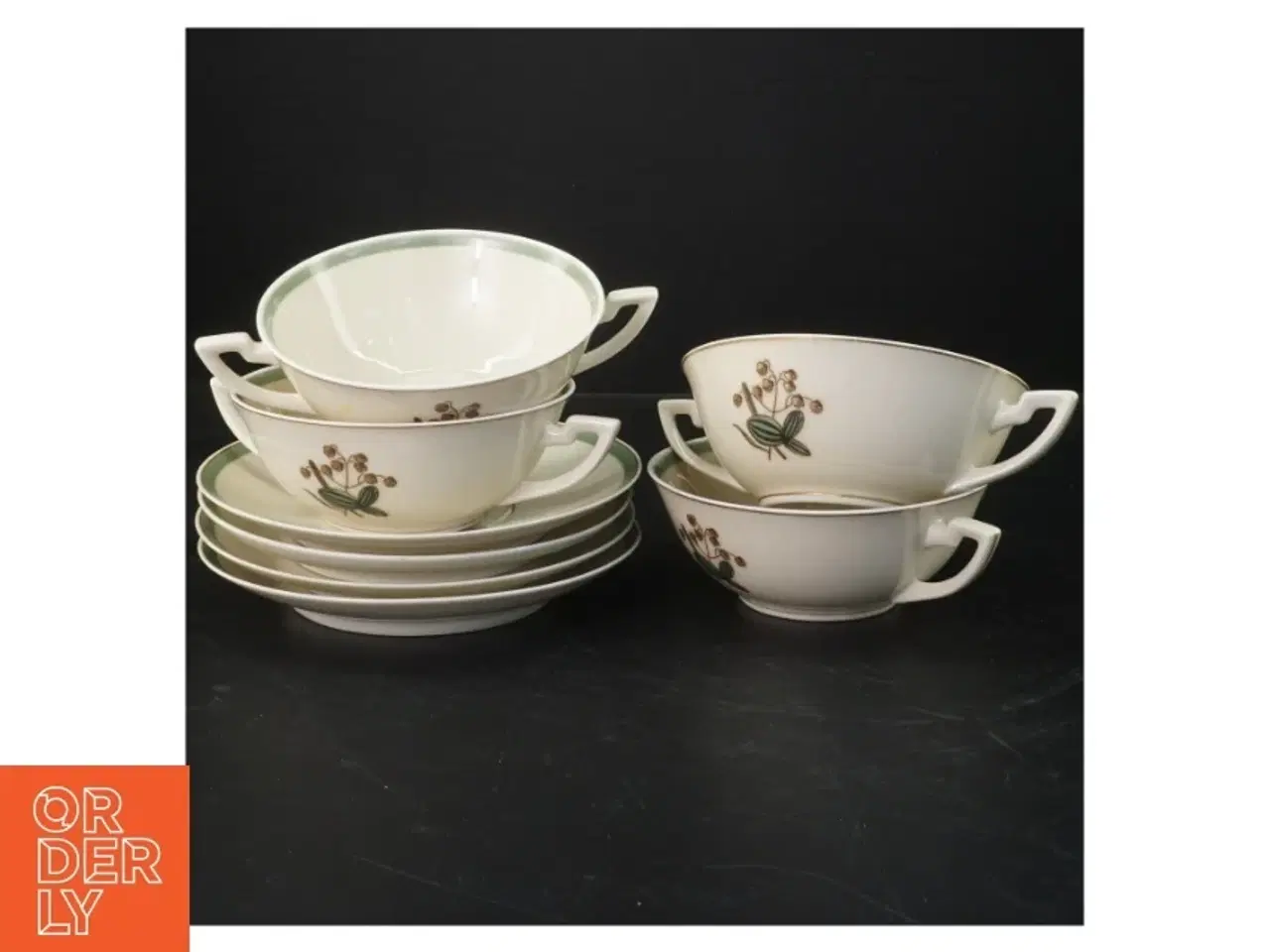Billede 1 - 4 suppeteriner fra Royal Copenhagen (str. Kop ø, 13 cm. underkop. ø. 17 cm. 4 z)