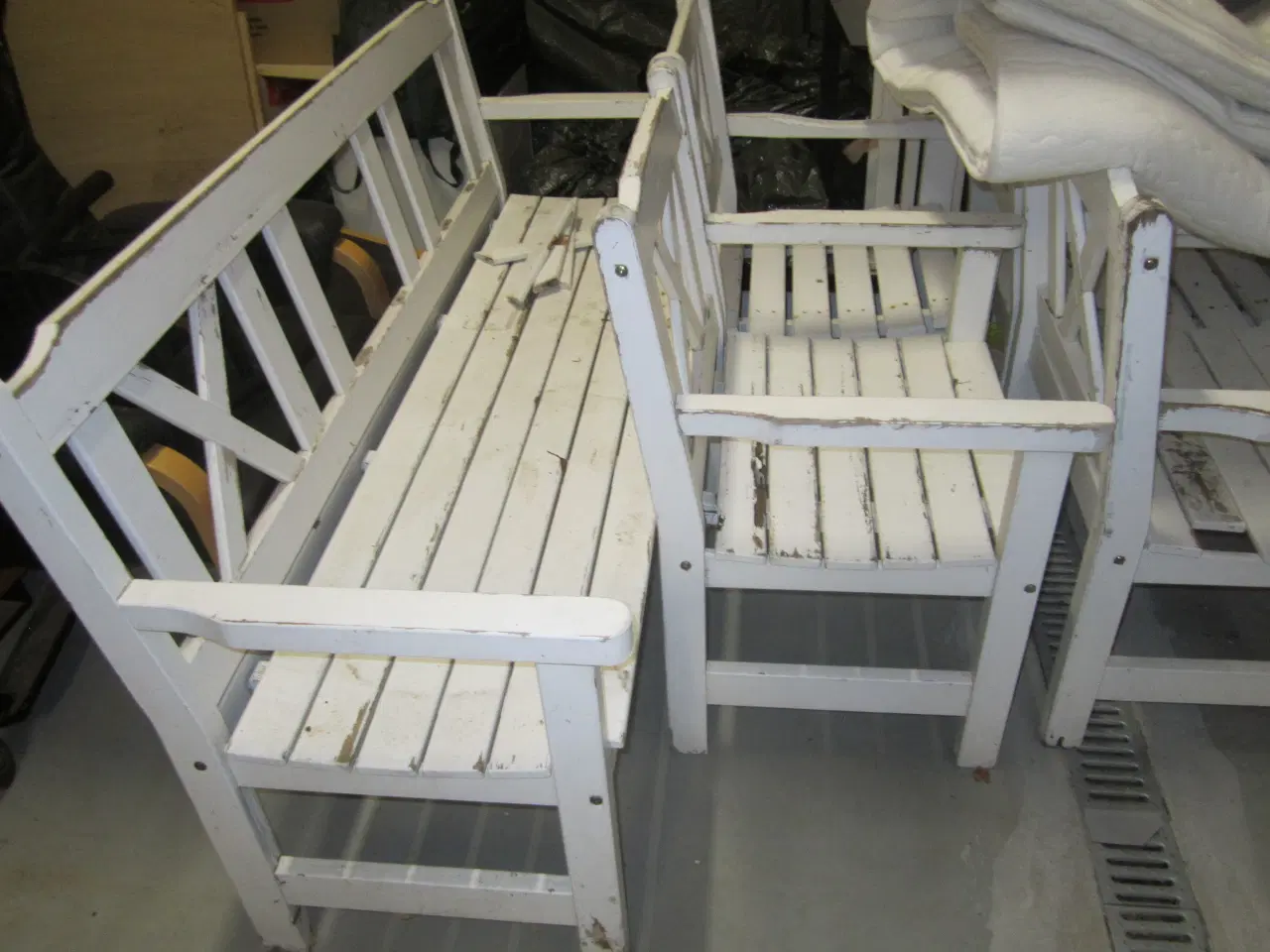 Billede 2 - Hvide havemøbler lavet i Sverige
