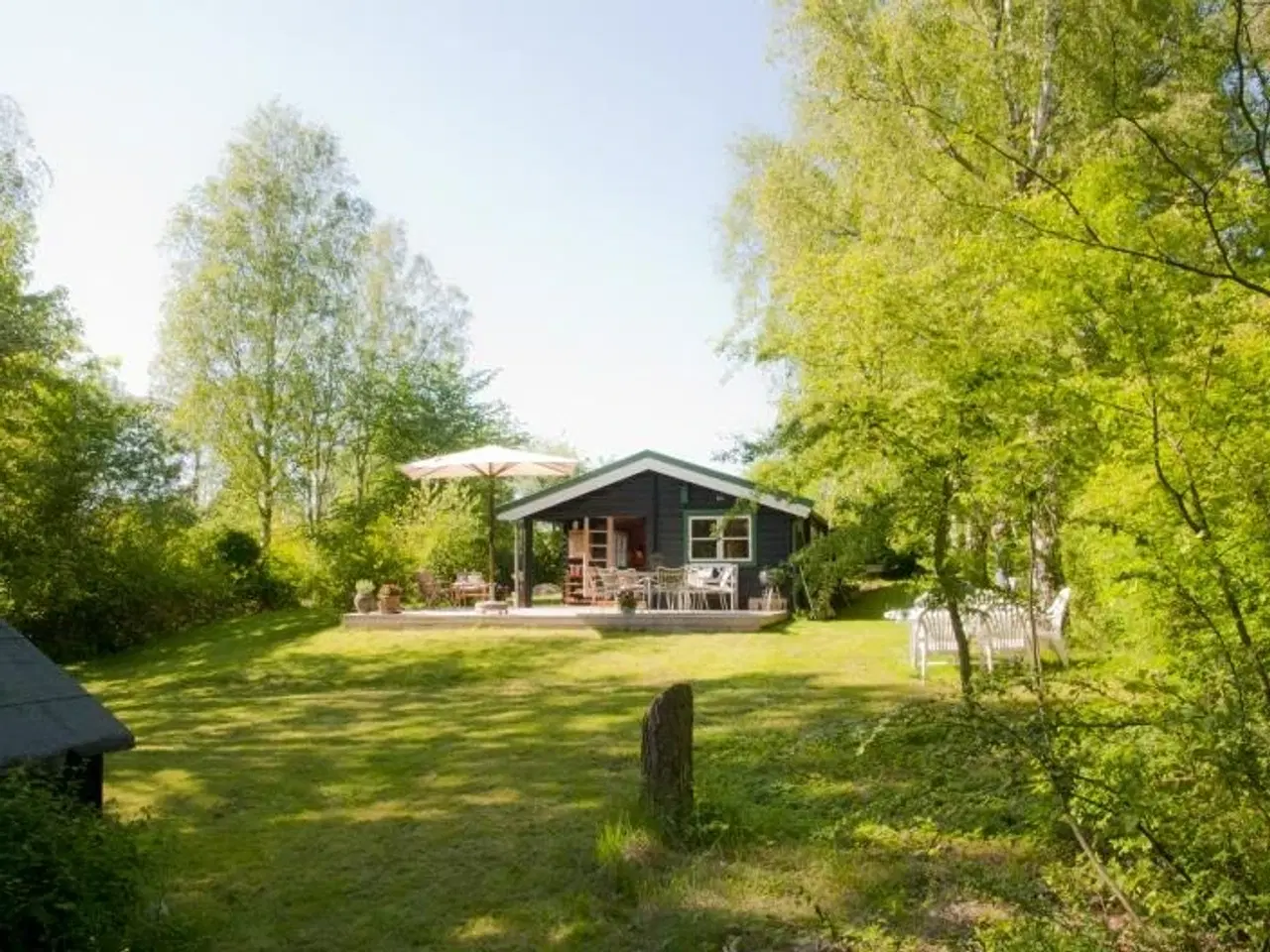 Billede 2 - Sommerhus i skønne Tisvildeleje.