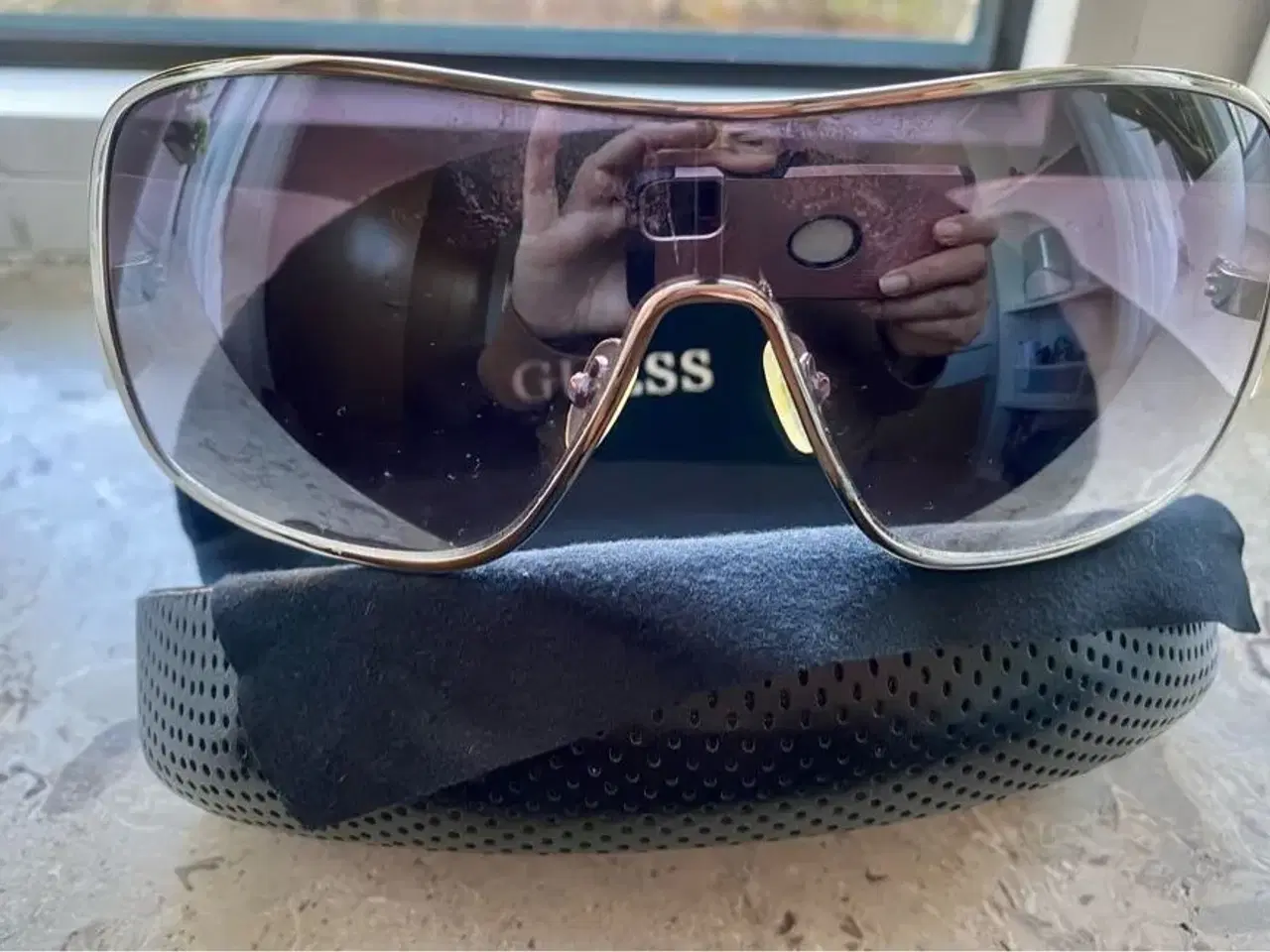 Billede 2 - GUESS solbriller til salg