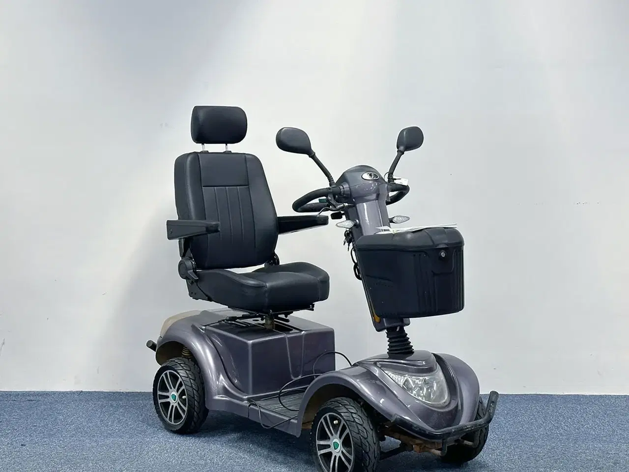 Billede 1 - LM-600 grå