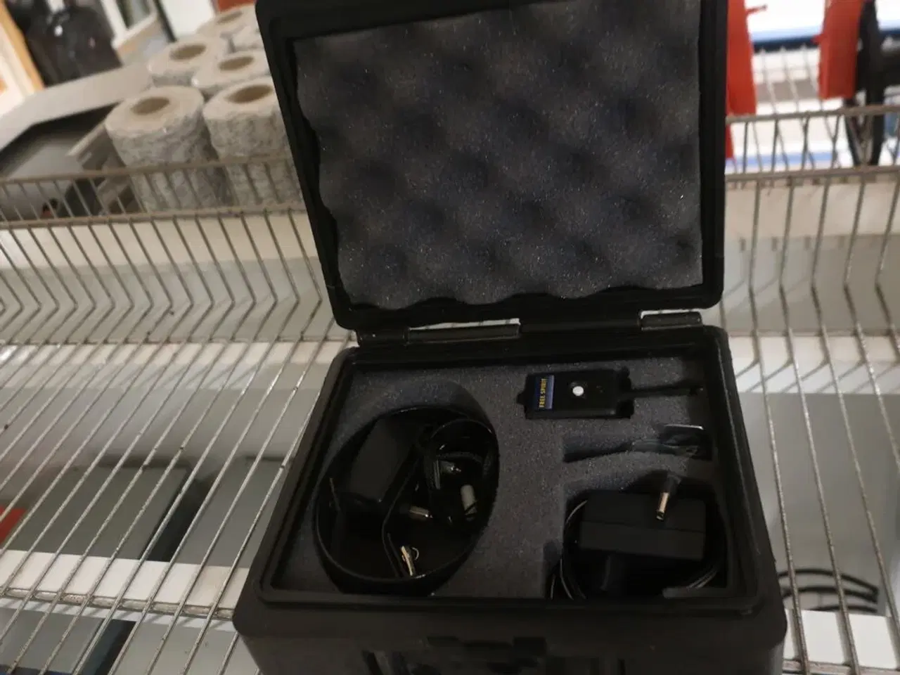 Billede 8 - 2 fag salgsreoler inkl. indhold (se billeder)