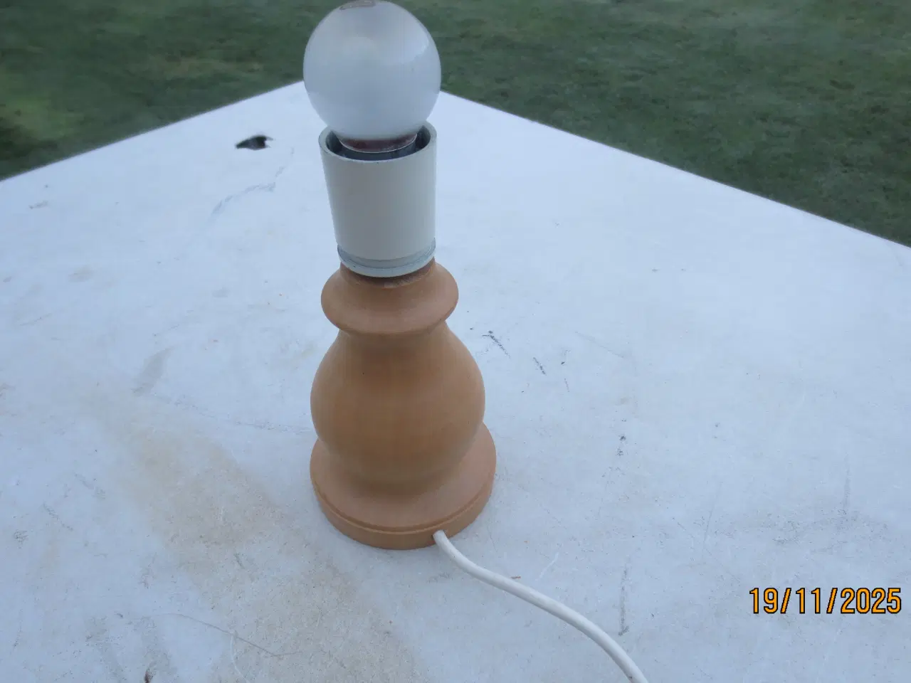 Billede 3 - 2 stk Bordlamper i Bøgetræ 