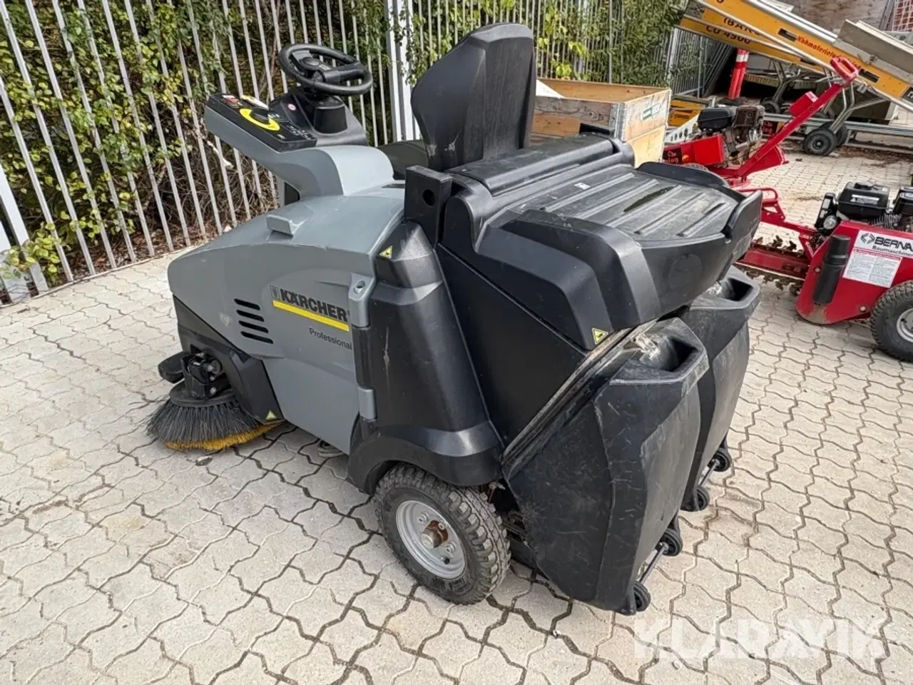 Billede 2 - Fejemaskine Kärcher KM 105/100 R