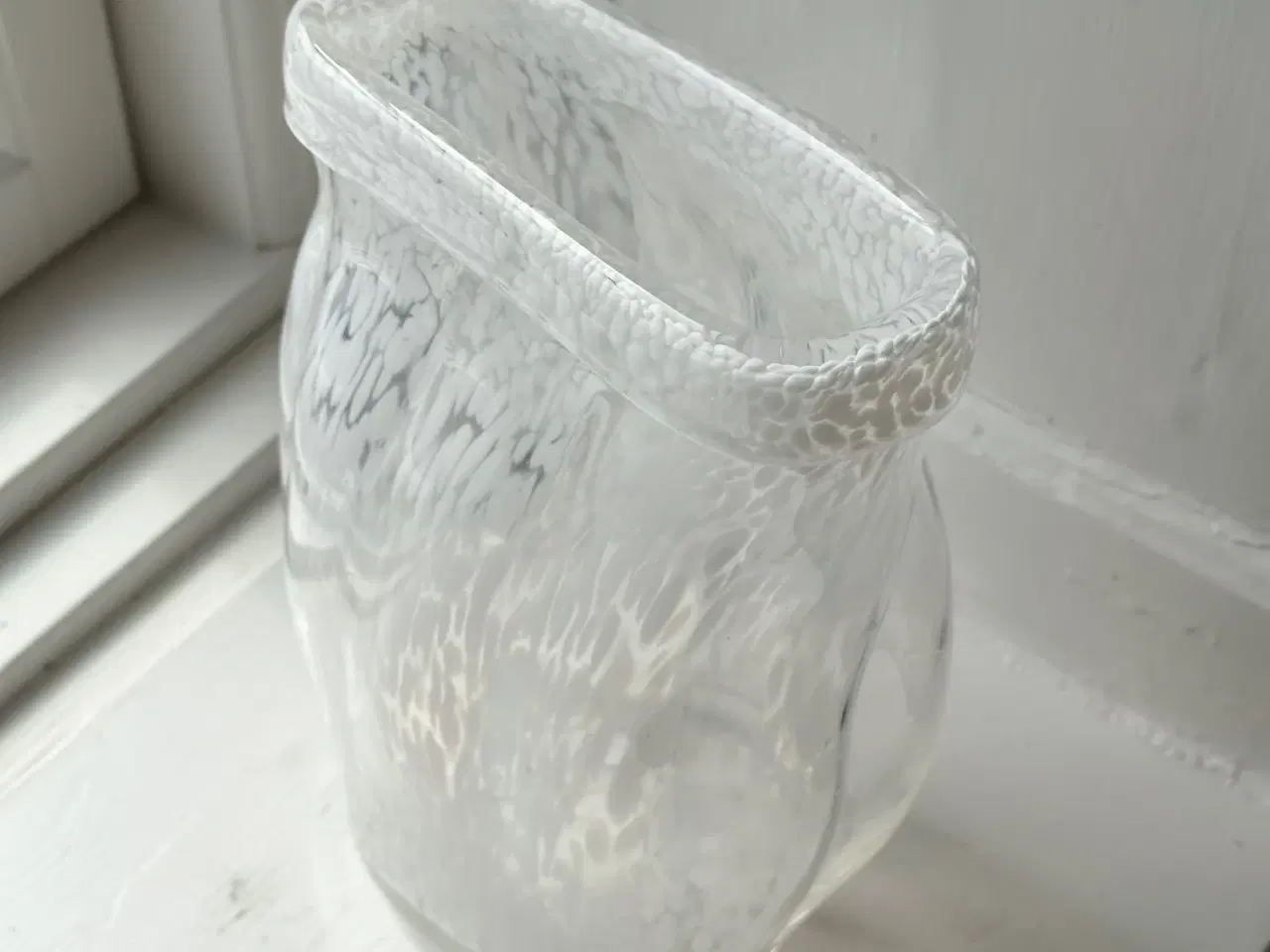 Billede 5 - Flad vase, hvidmeleret glas