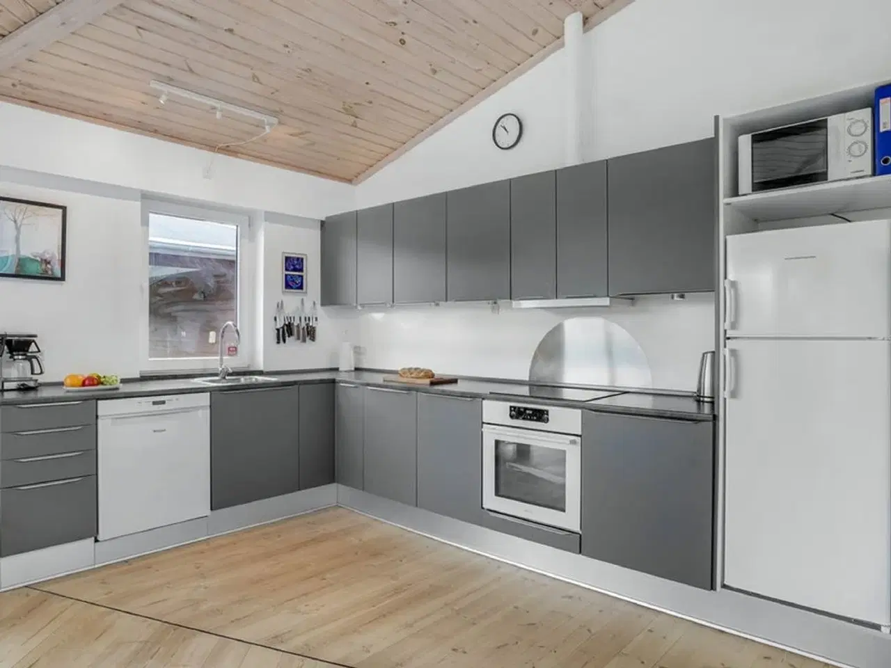 Billede 3 - 8 KANTET LUKSUSHUS EBELTOFT * INDFRAR�D SAUNA * MULTIRUM med bla. BOB * POOLBORD * FODBOLDBORD * DART mm.