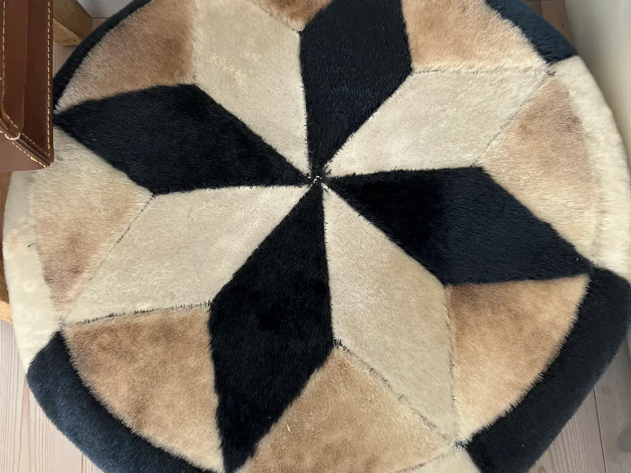 Billede 1 - Sælskinds puf