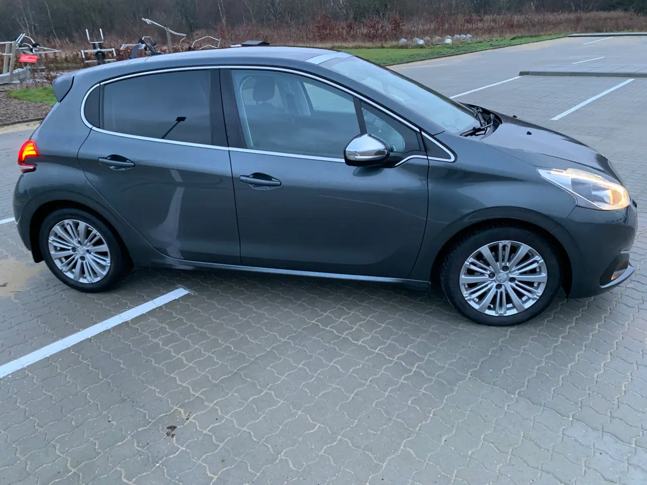 Billede 1 - Økonomisk Peugeot 208 Desire sky