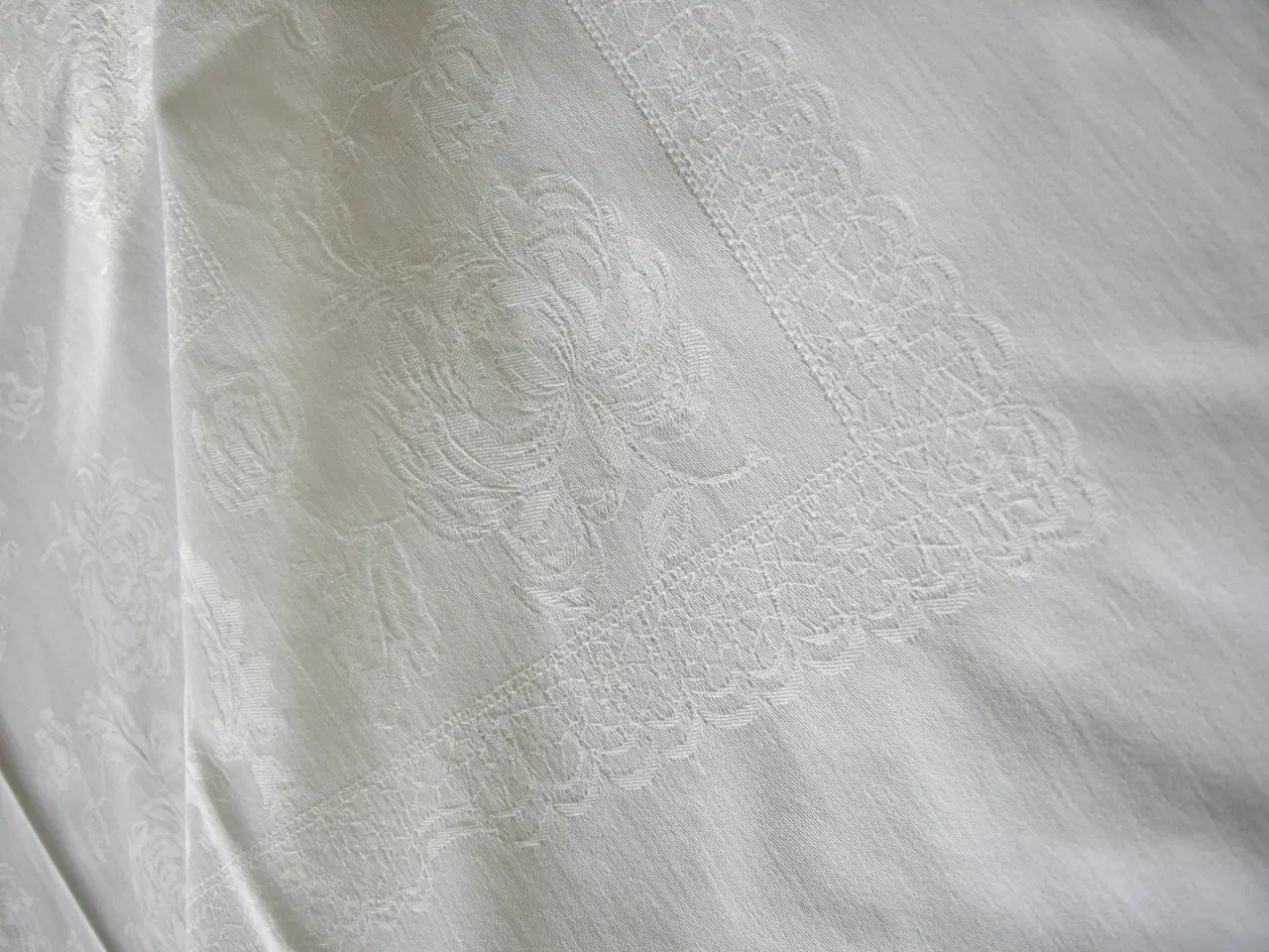 Billede 7 - Lang vintage damask spisebordsdug 130x270, Hvid