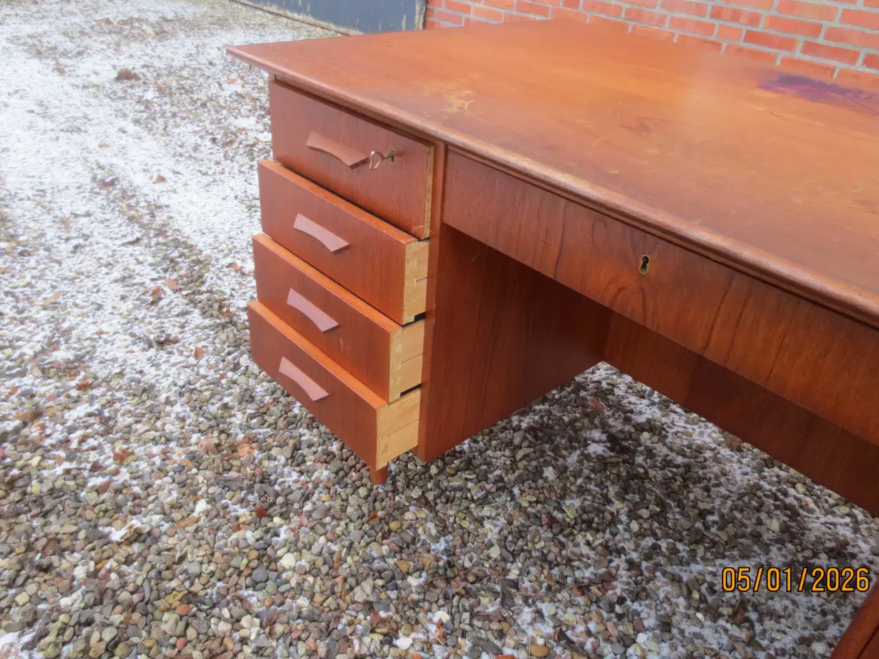 Billede 7 - 1 stk Fritstående Teak Skrivebord med 5 skuffer 