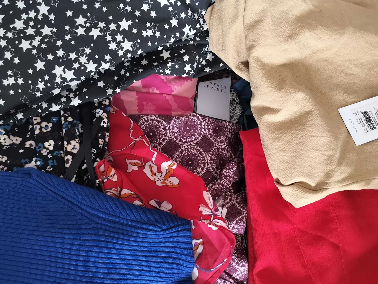 Billede 6 - 62 stk nyt tøj med mærker på. 