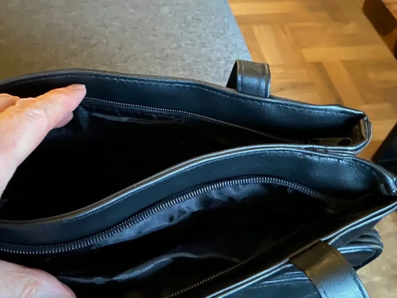 Billede 3 - Sort skuldertaske, Nicole