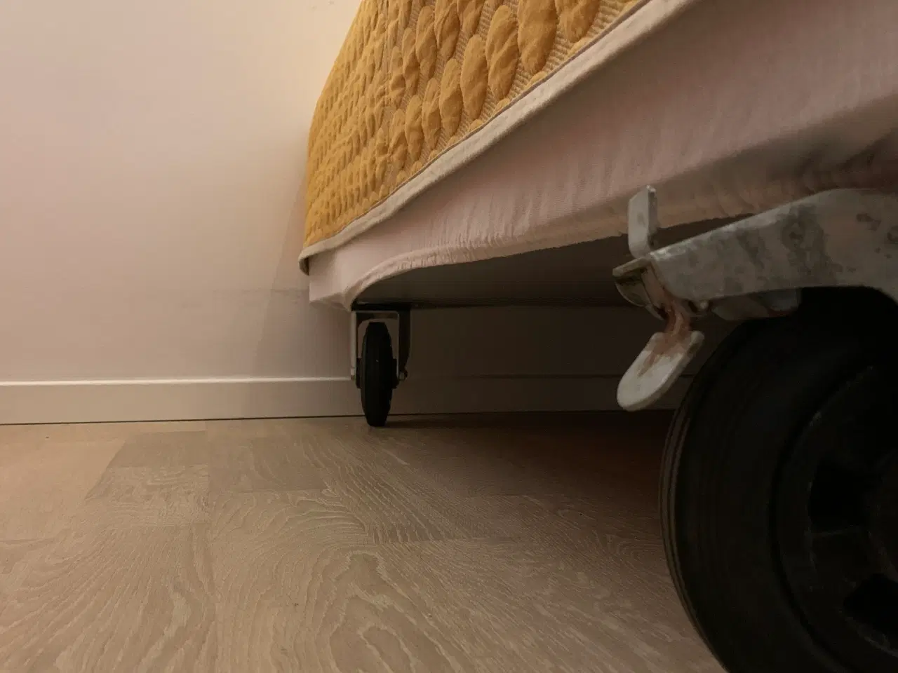 Billede 4 - Sengebund m/hjul