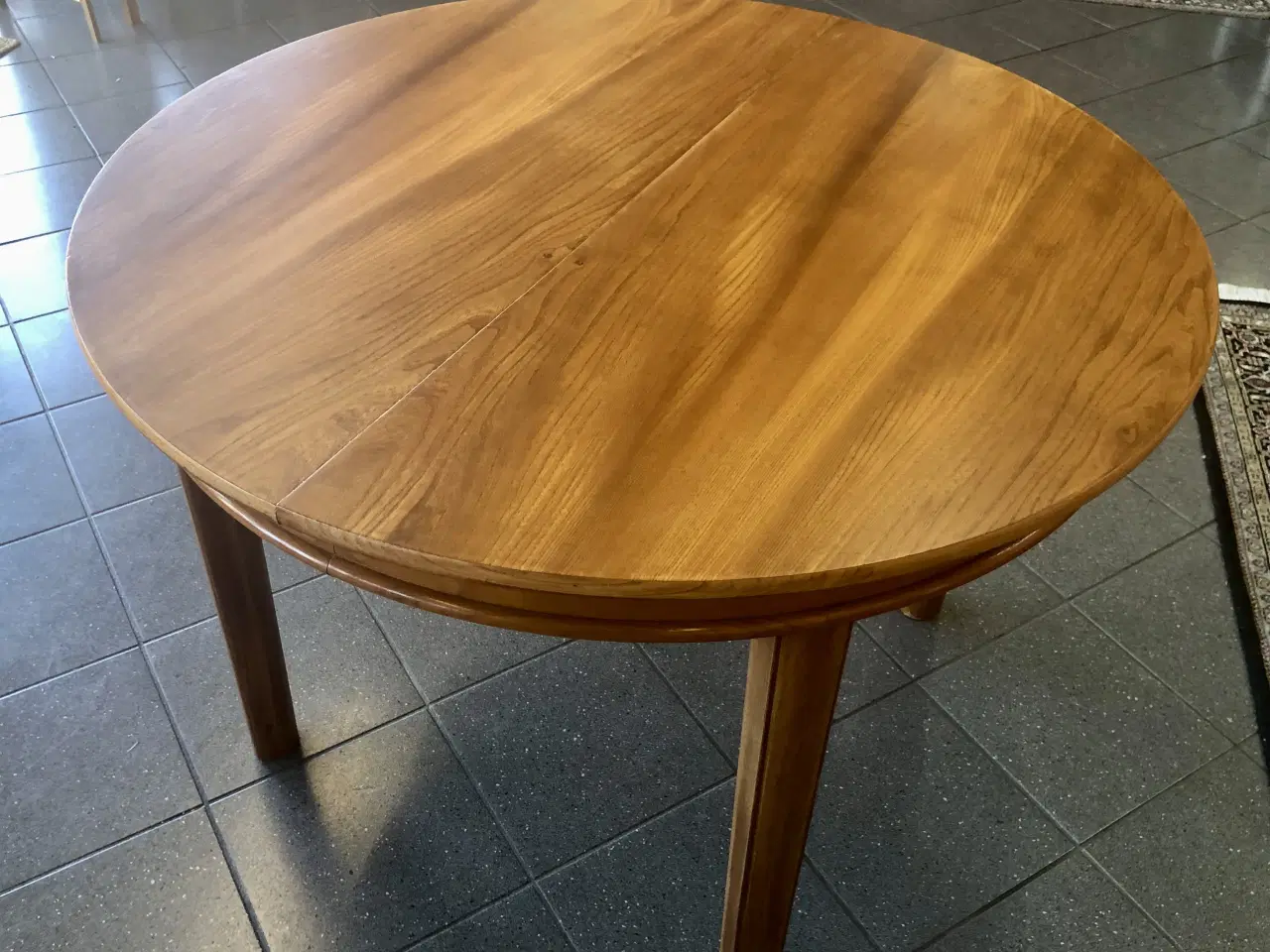 Billede 3 - Rundt Spisebord i vintage stil