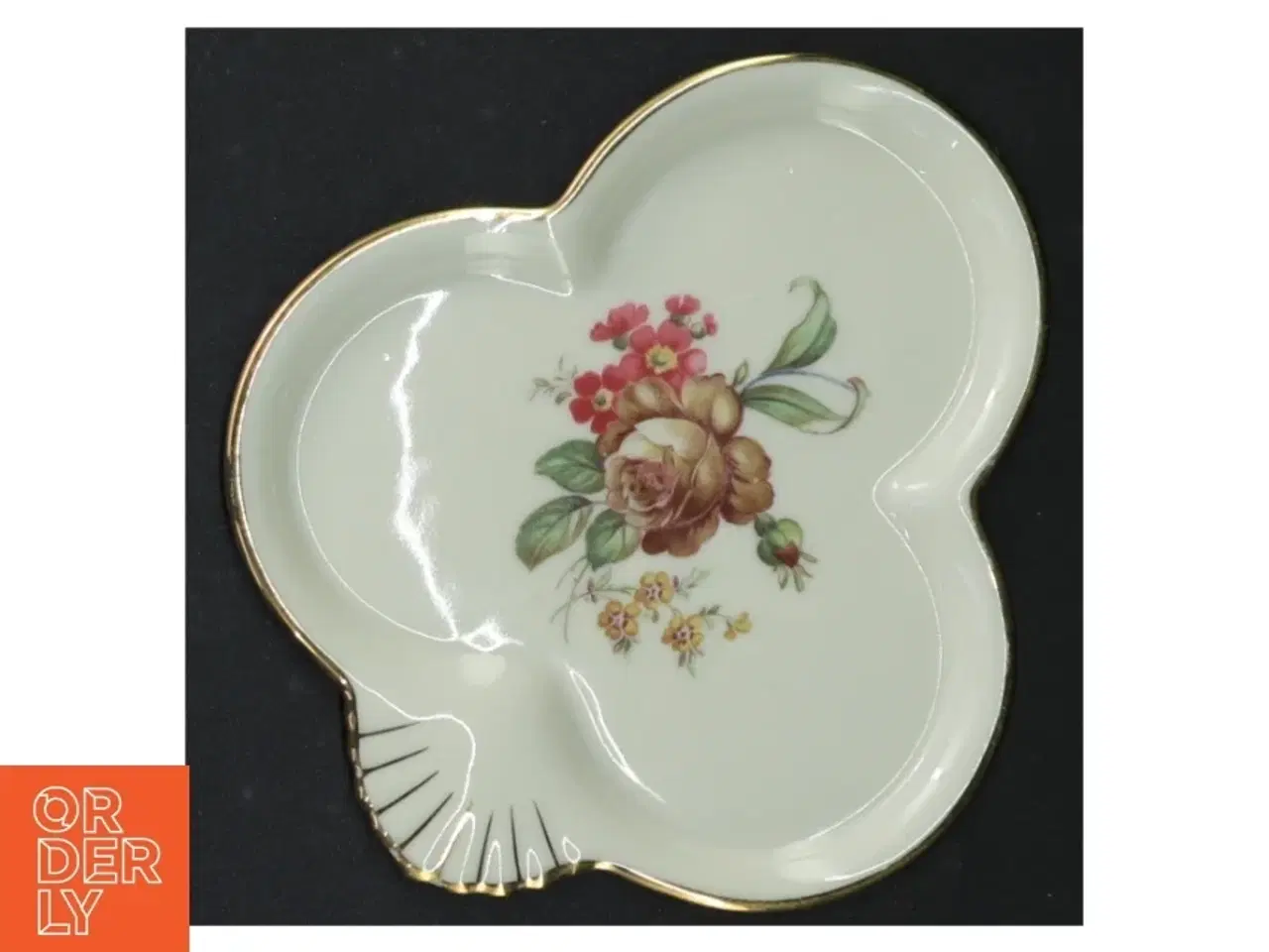 Billede 1 - Porcelæns fad med Blomstermotiv (str. 16 cm)