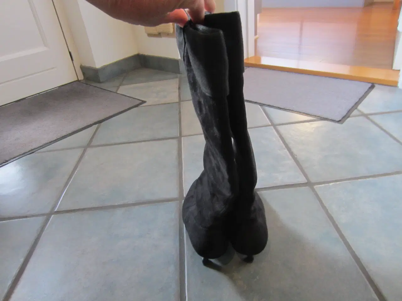 Billede 3 - Sorte lange støvler i str. 37