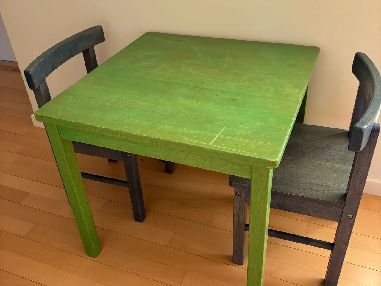 Billede 1 - Børne Leje/Aktivitets Bord m/ 2 stole Grøn/Blå