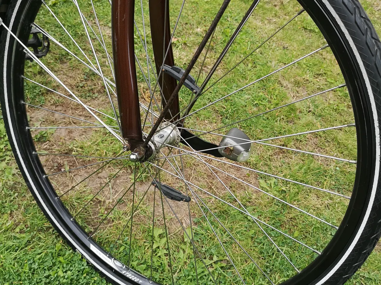 Billede 8 - MBK 28" 54cm  Løs 1 nøgle ,ny dæk ,lys foran og ba