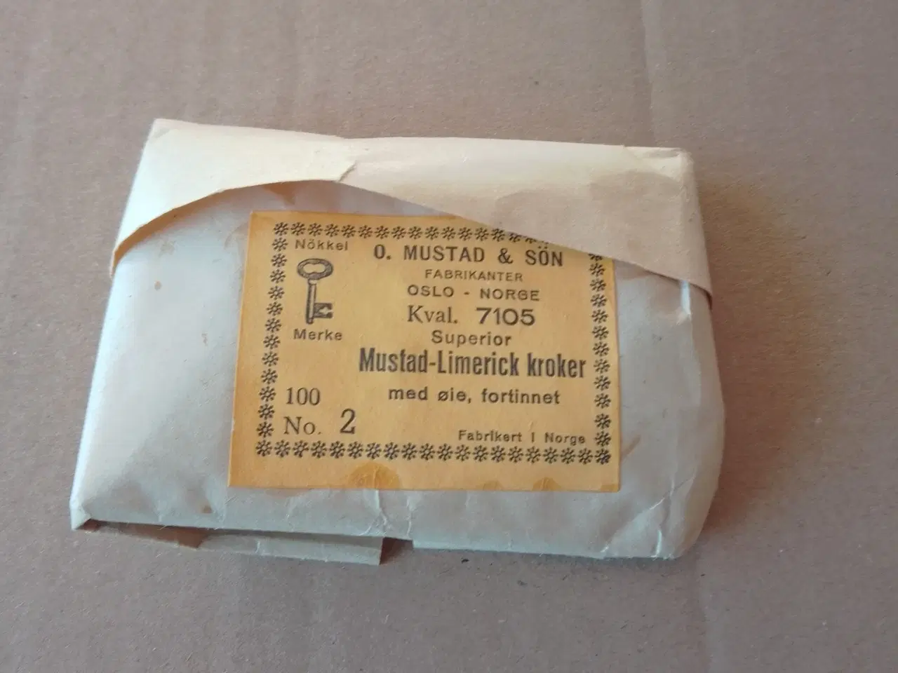 Billede 2 - Kroge 25 kr pr pakke der er 100 stk i hver.