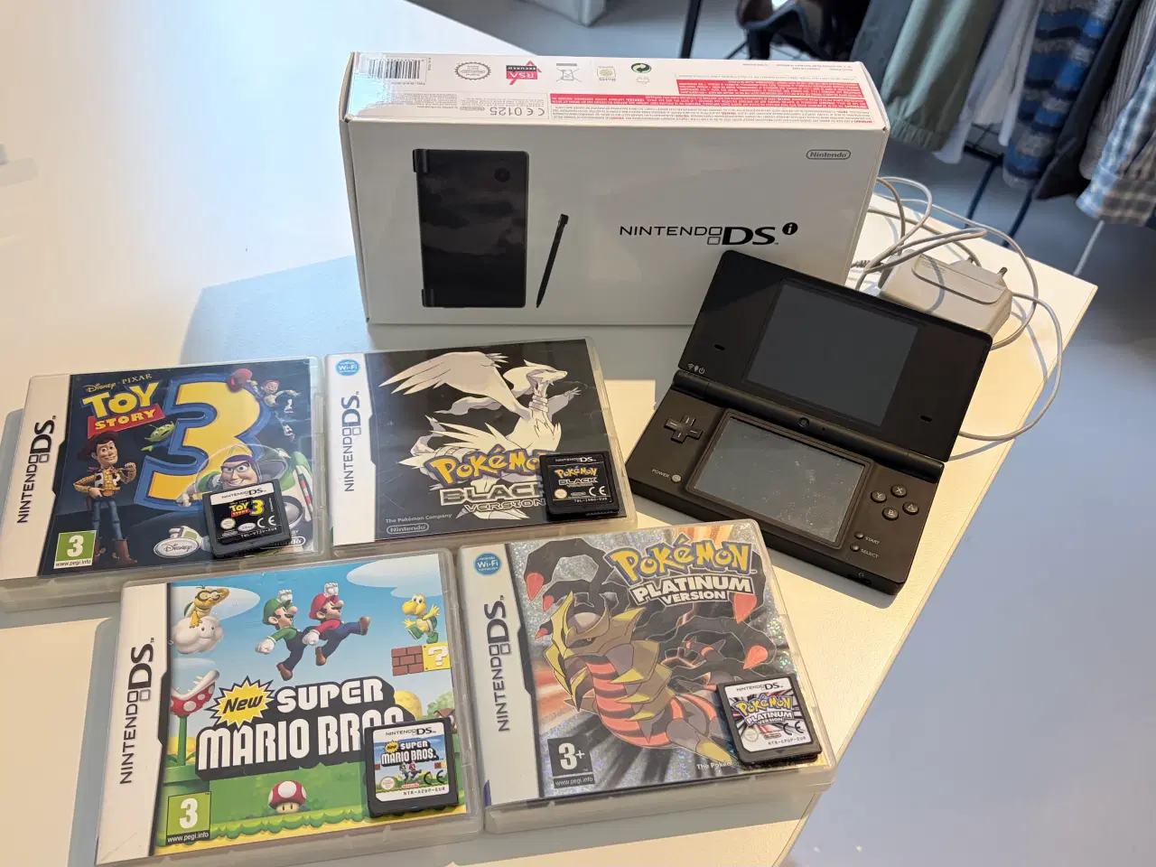 Billede 1 - Nintendo DSi + Pokémon + spil – komplet og i flot 