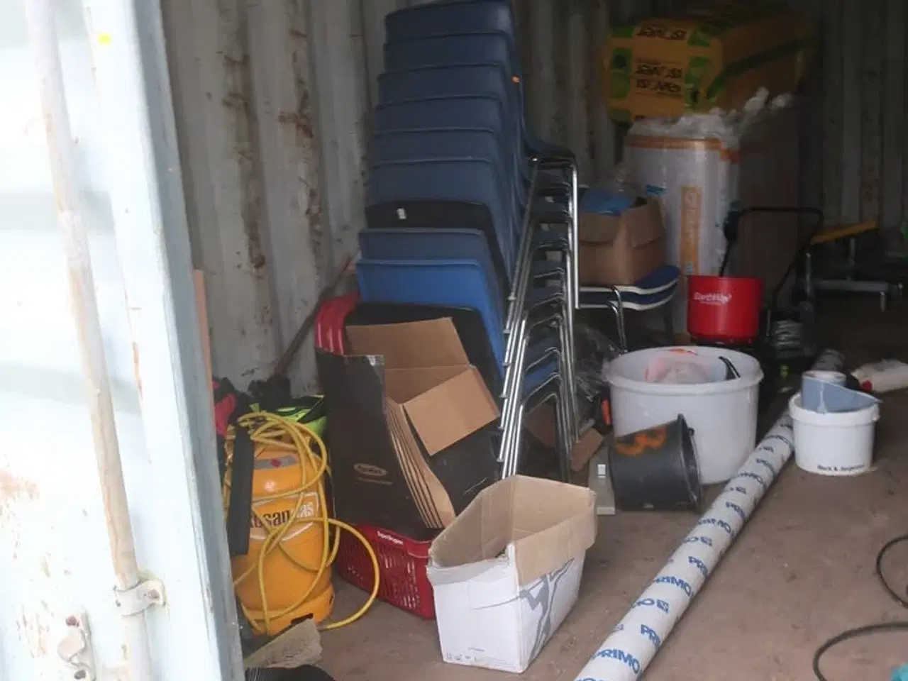 Billede 1 - Stole, isolering, gasflaske m.m.