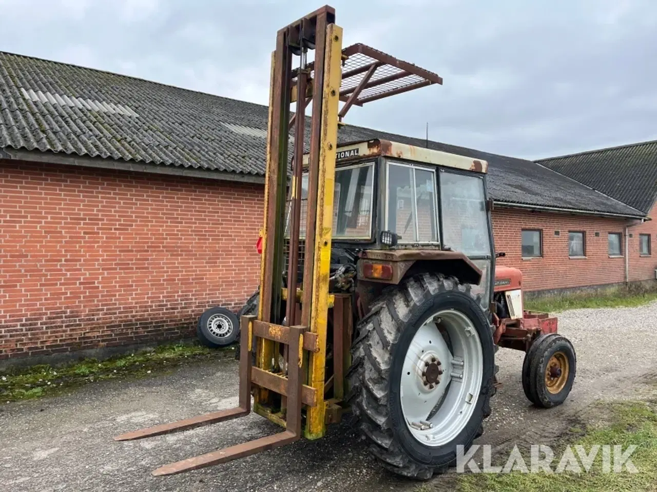 Billede 3 - Veterantraktor International 574 med byggelift