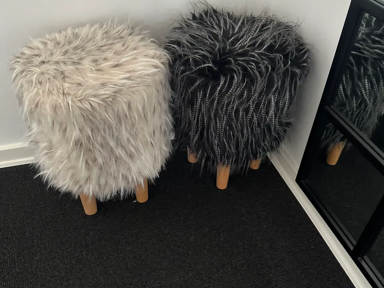 Billede 3 - Sælges 2 fodskammel. 