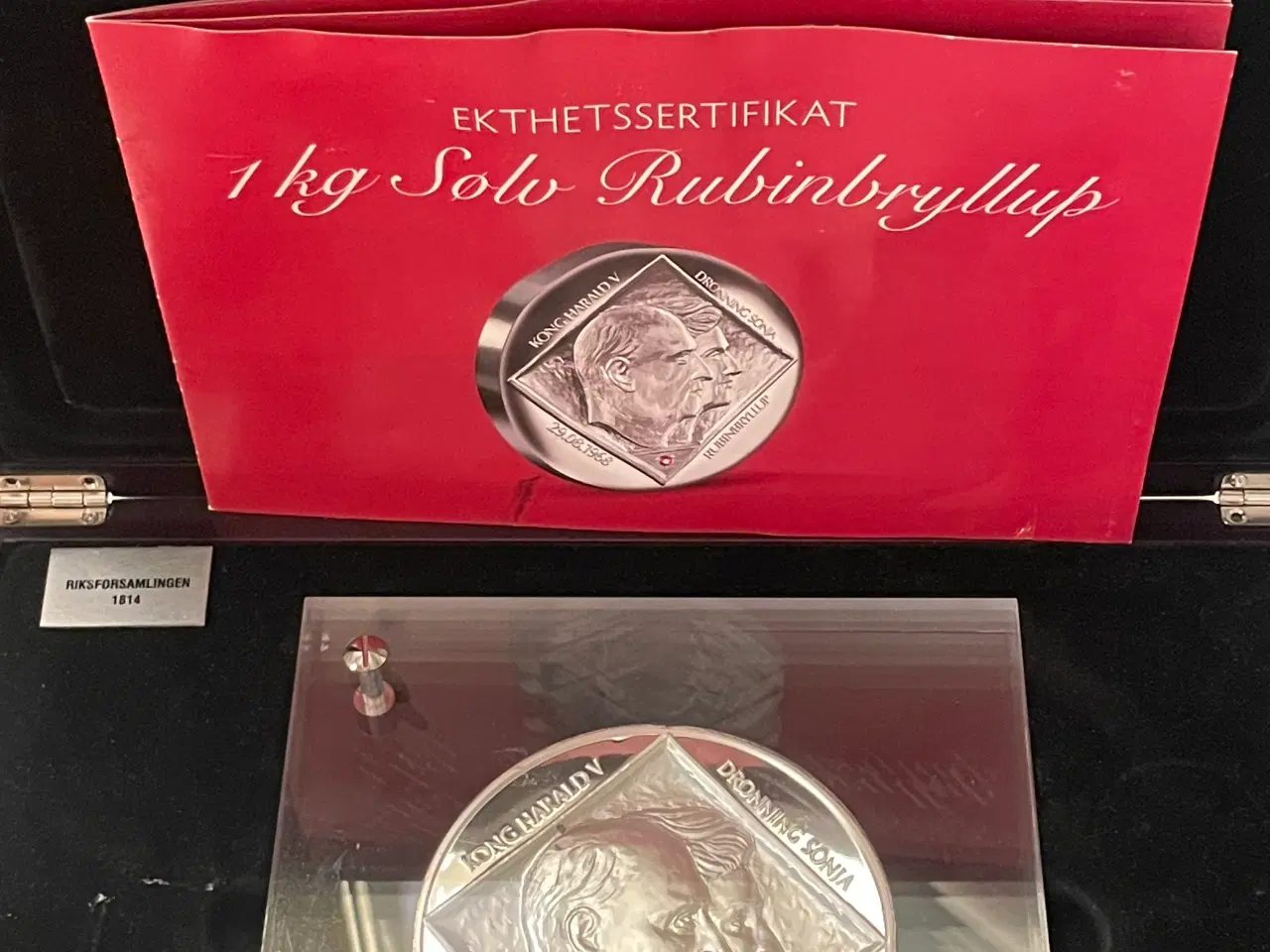 Billede 3 - 1 KG Norsk sølv 999 rent sølv 2008, med 1 Rubin på